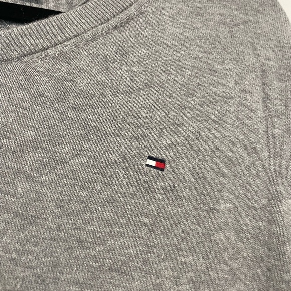 EUC Tommy Hilfiger 100% Cotton V-Neck‎  Sweater - Picture 3 of 5